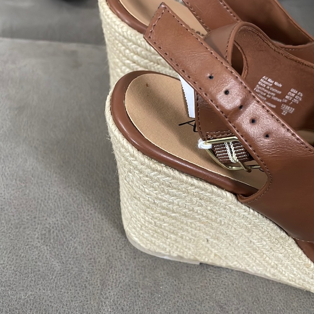 Size 8.5 - Picture 3 of 7